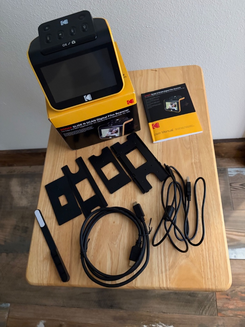 Kodak Slide N Scan Film & Slide Scanner, 5" LCD Screen, 135/110/126mm - Picture 2 of 4